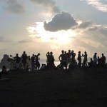 Todos esperando o por do sol