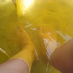 Olha os peixinhos nos pés, davam umas beliscadinhas...rs