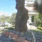 Moais olhando para Ilha de Páscoa